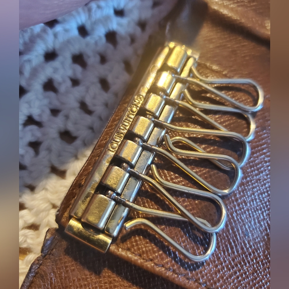 LV 6 Key Holder - Picture 12 of 16
